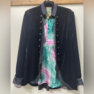 2 o H (2 old hippies) velvet Victorian style jacket
Size small